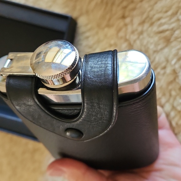 NWT IOB Coach Men's Flask & Key Holder Boxed Set 🖤🔑🍸❤️ - Picture 7 of 16